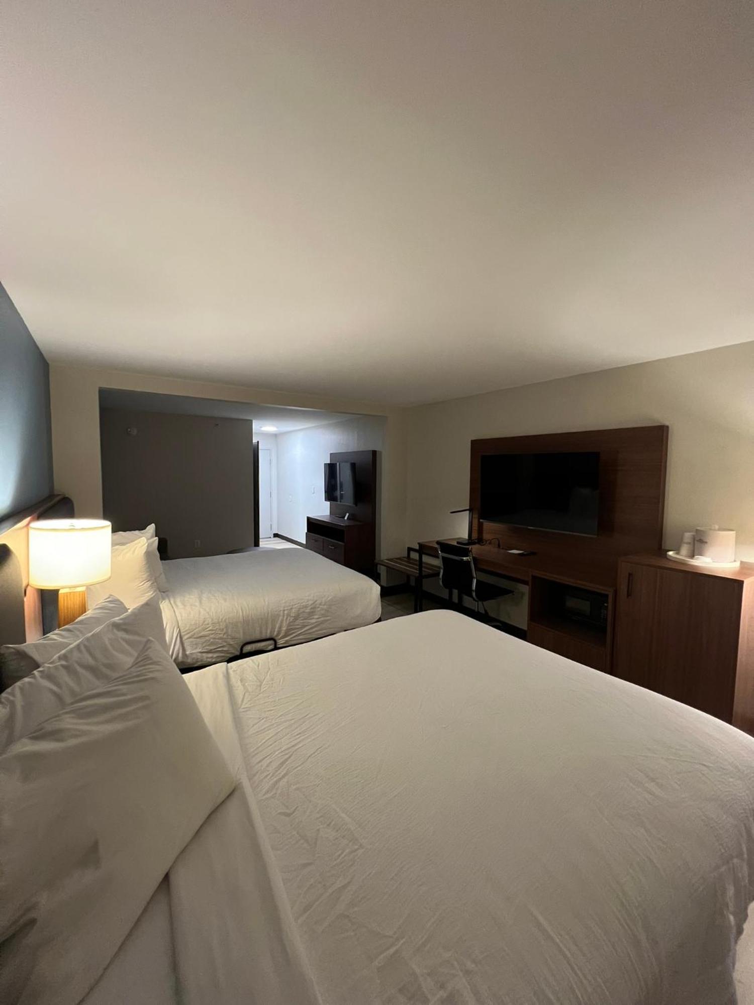 Wingate By Wyndham Dublin Near Claytor Lake State Park Exterior photo