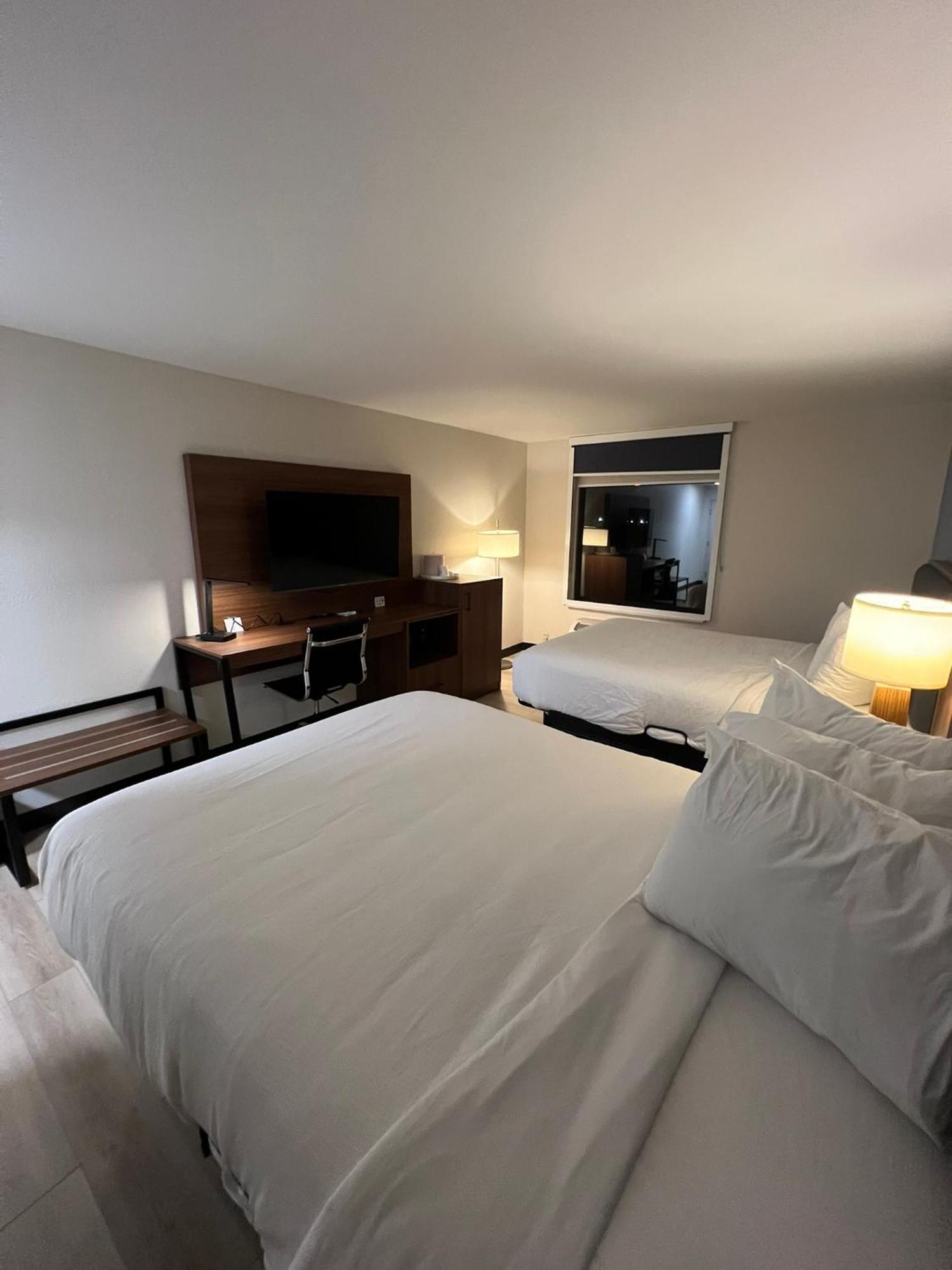 Wingate By Wyndham Dublin Near Claytor Lake State Park Exterior photo