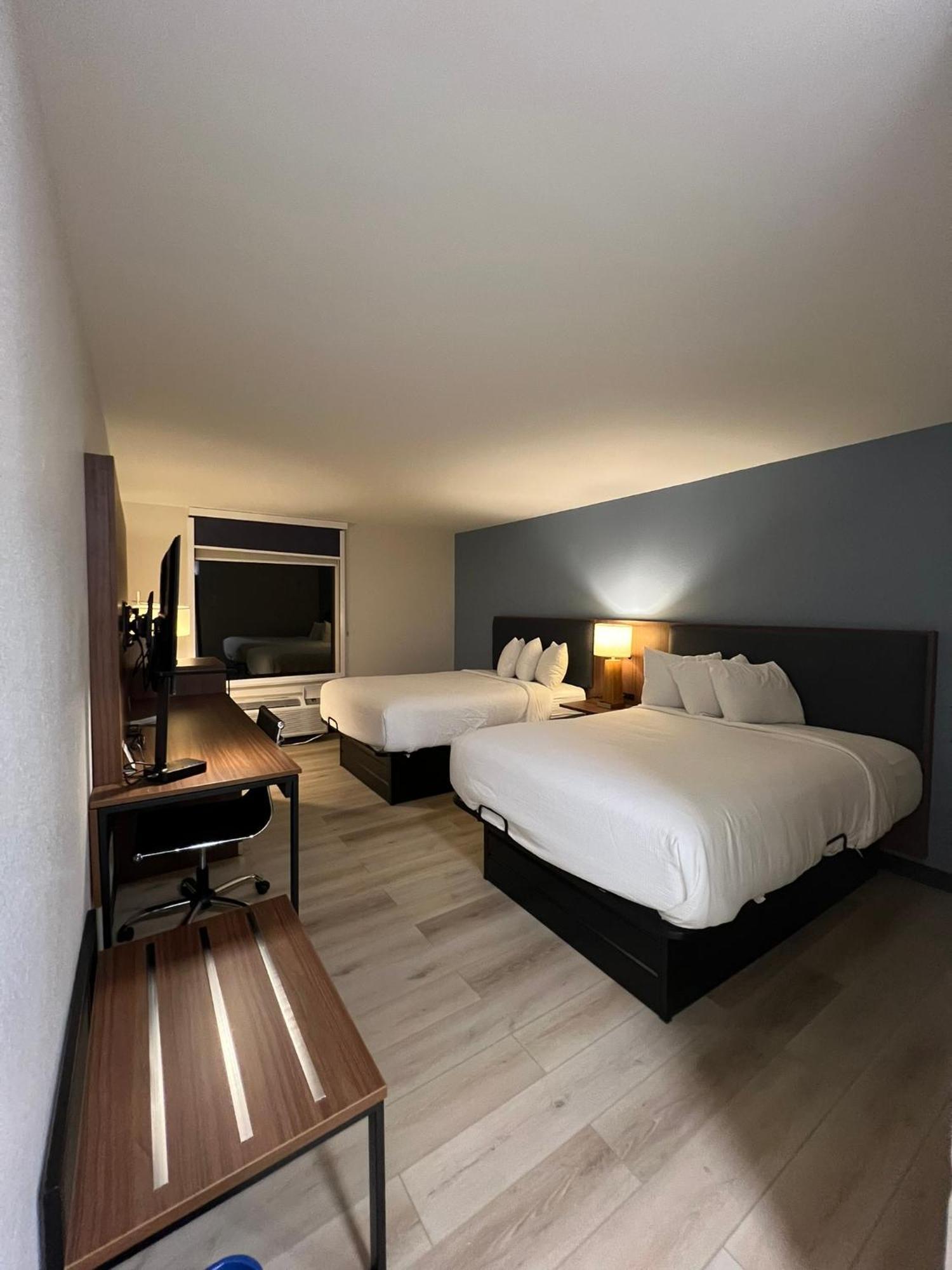 Wingate By Wyndham Dublin Near Claytor Lake State Park Exterior photo
